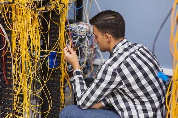 FIBER OPTICS TRAINING FOR TECHNICIANS