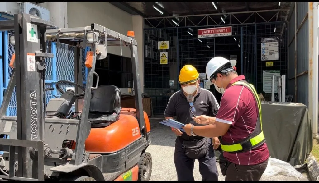 SAFETY IN HANDLING FORKLIFT TRUCKS