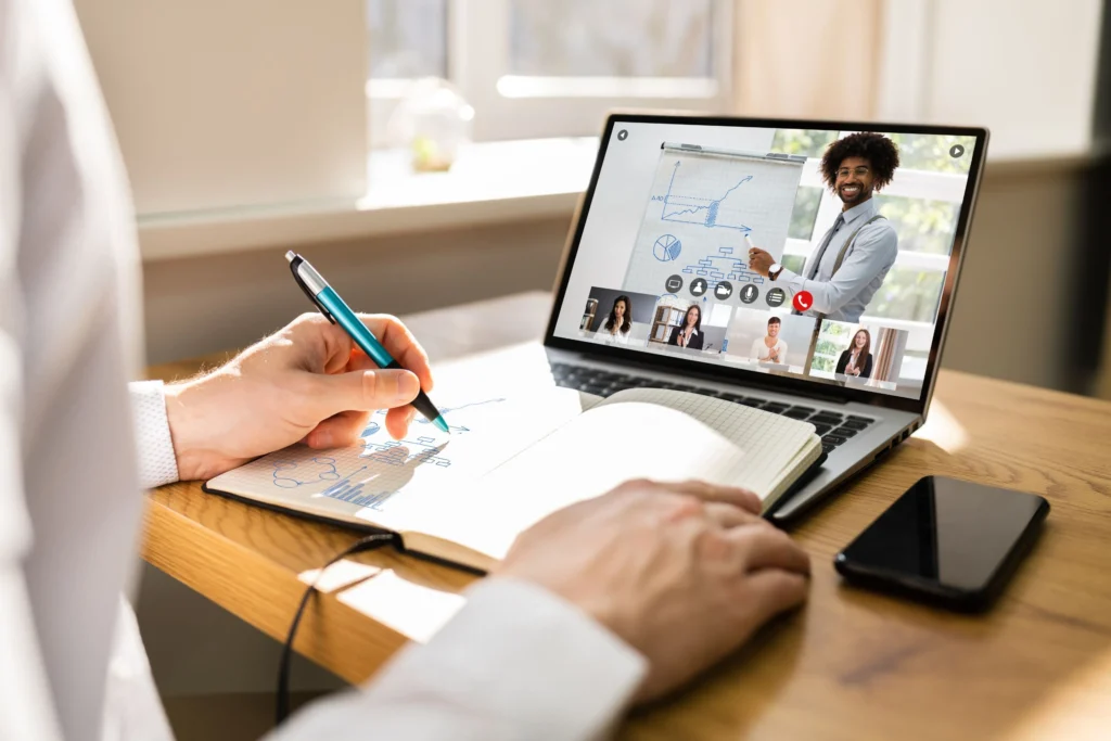 COMMUNICATIVE ENGLISH PROGRAM