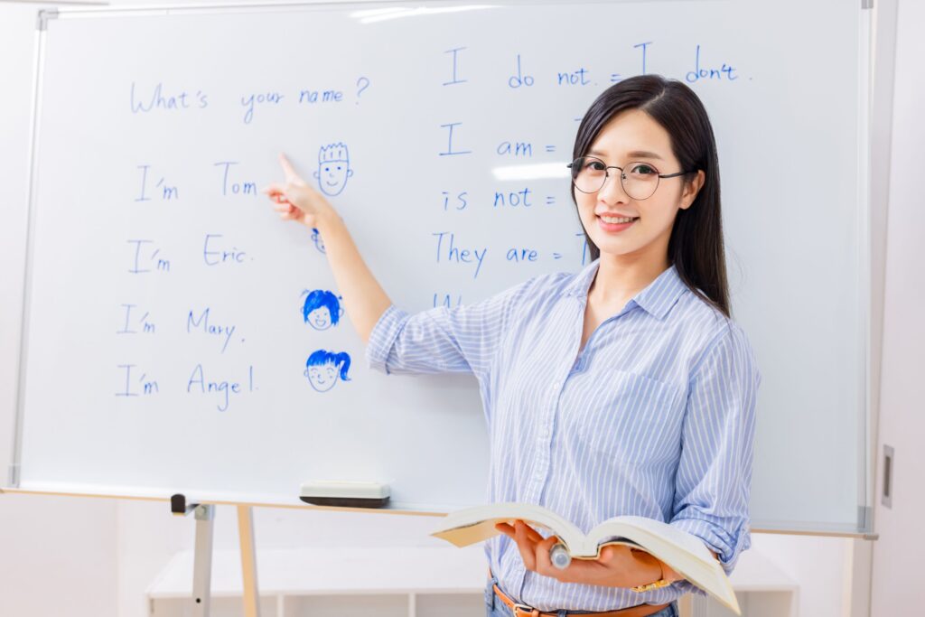 ENGLISH COMMUNICATION (LISTENING, PRESENTING & WRITING)