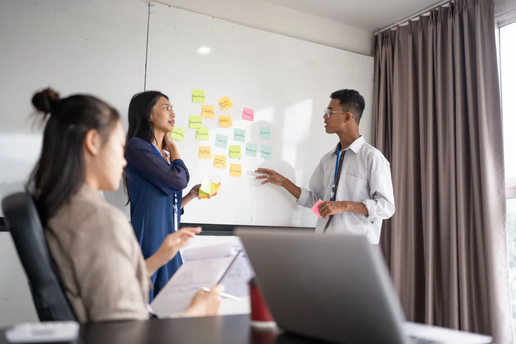 ESSENTIAL OF PROJECT MANAGEMENT Project management essentials training workshop for professionals learning project planning and execution